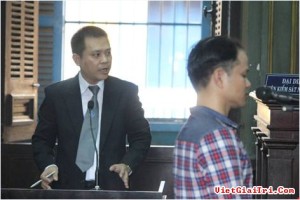 Luật sư Nguyễn Kiều Hưng đang bào chữa