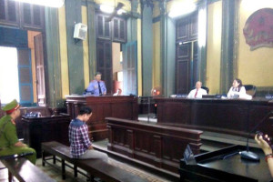 Đại diện VKS tranh luận lại ý kiến của các luật sư bào chữa cho bị cáo Minh.